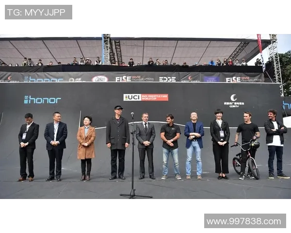 成都极限运动嘉年华街舞队个人能力展现精彩纷呈引人注目