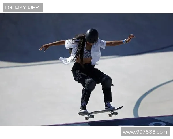 重庆滑板队与南京滑板队赛后复盘分析团队配合与战术执行的关键因素