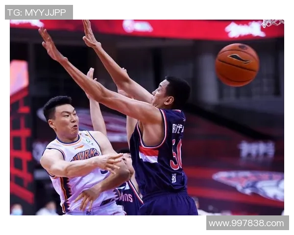 李根：从篮球场上的拼搏者到生活中的坚韧者的成长之路